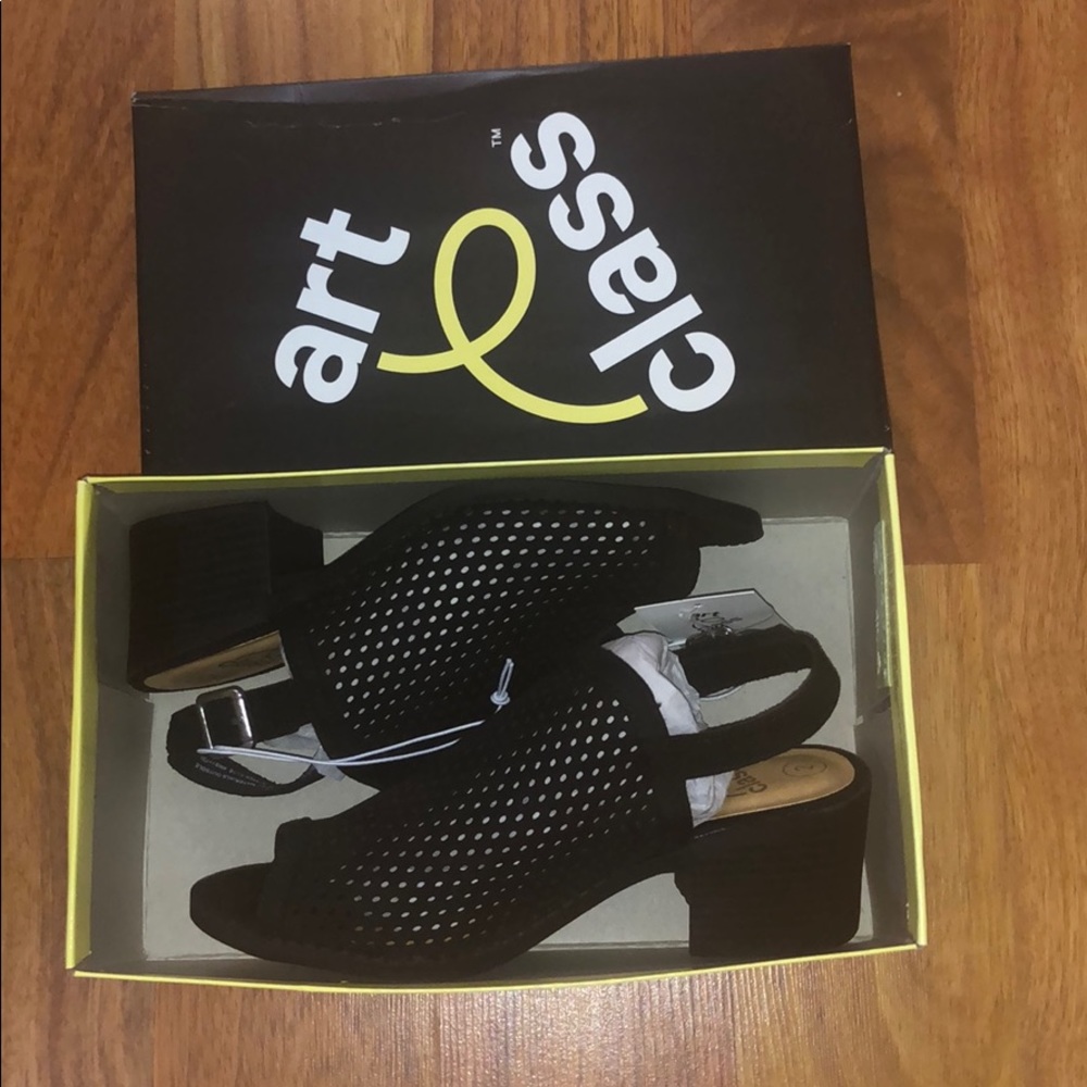Target Art Class Aspin girls shoes size 2 NWT